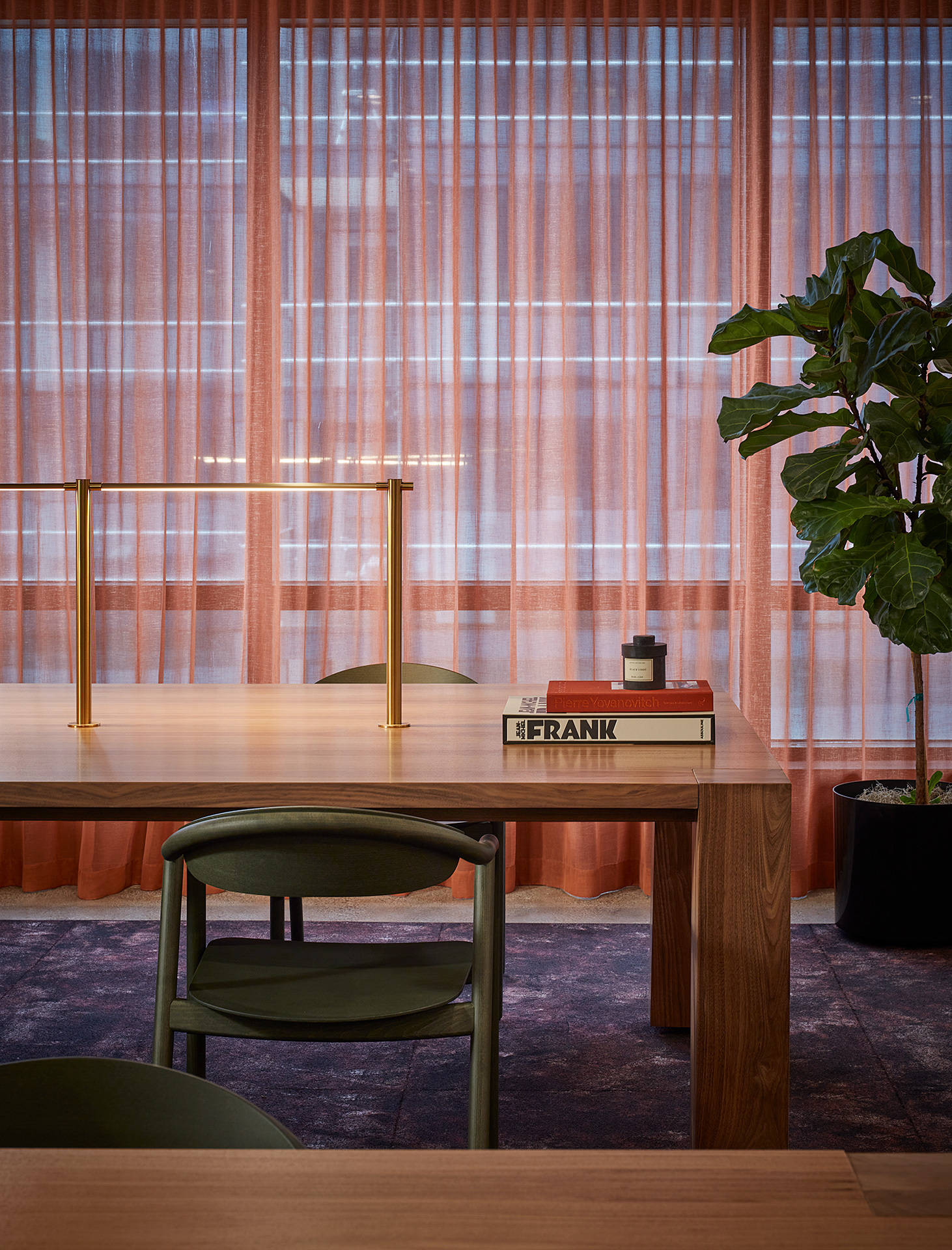 Icon Modern | Community Tables