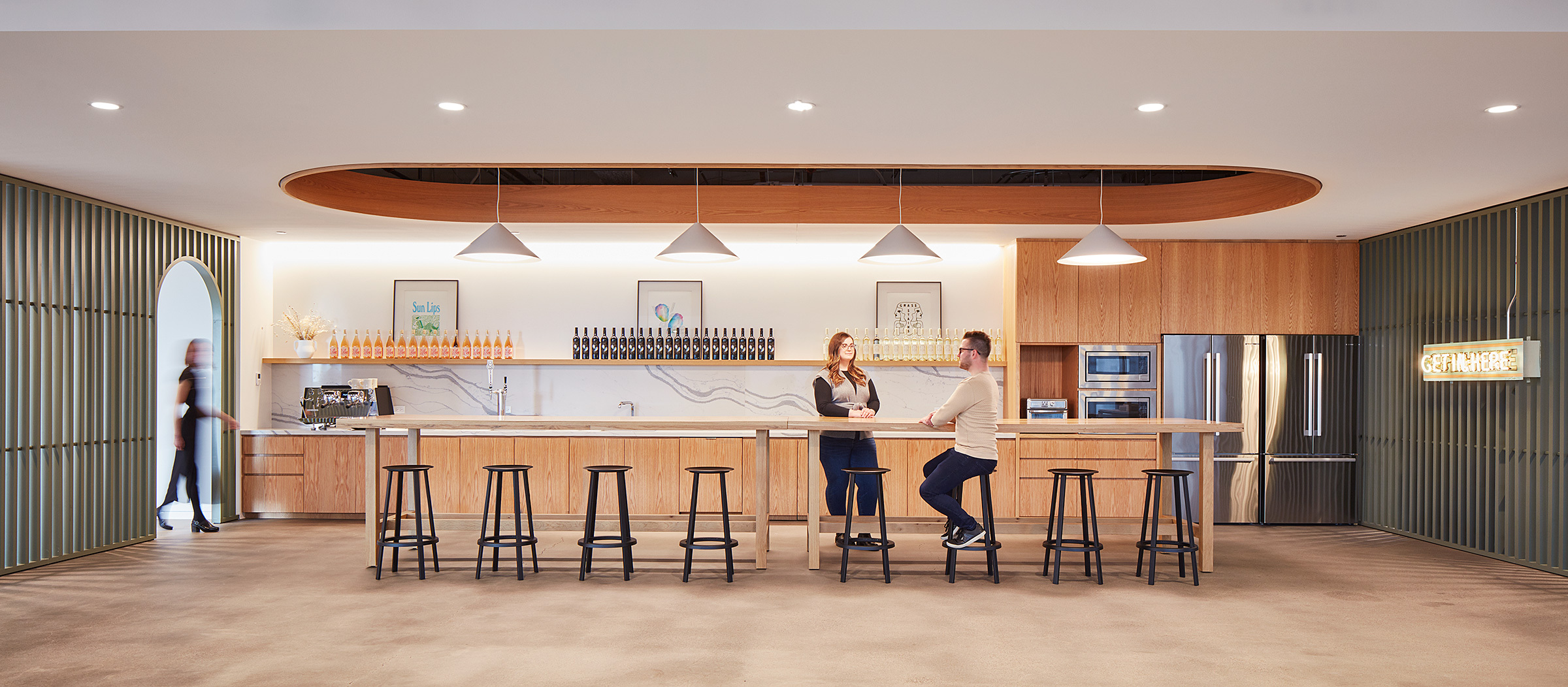Icon Modern | Community Tables