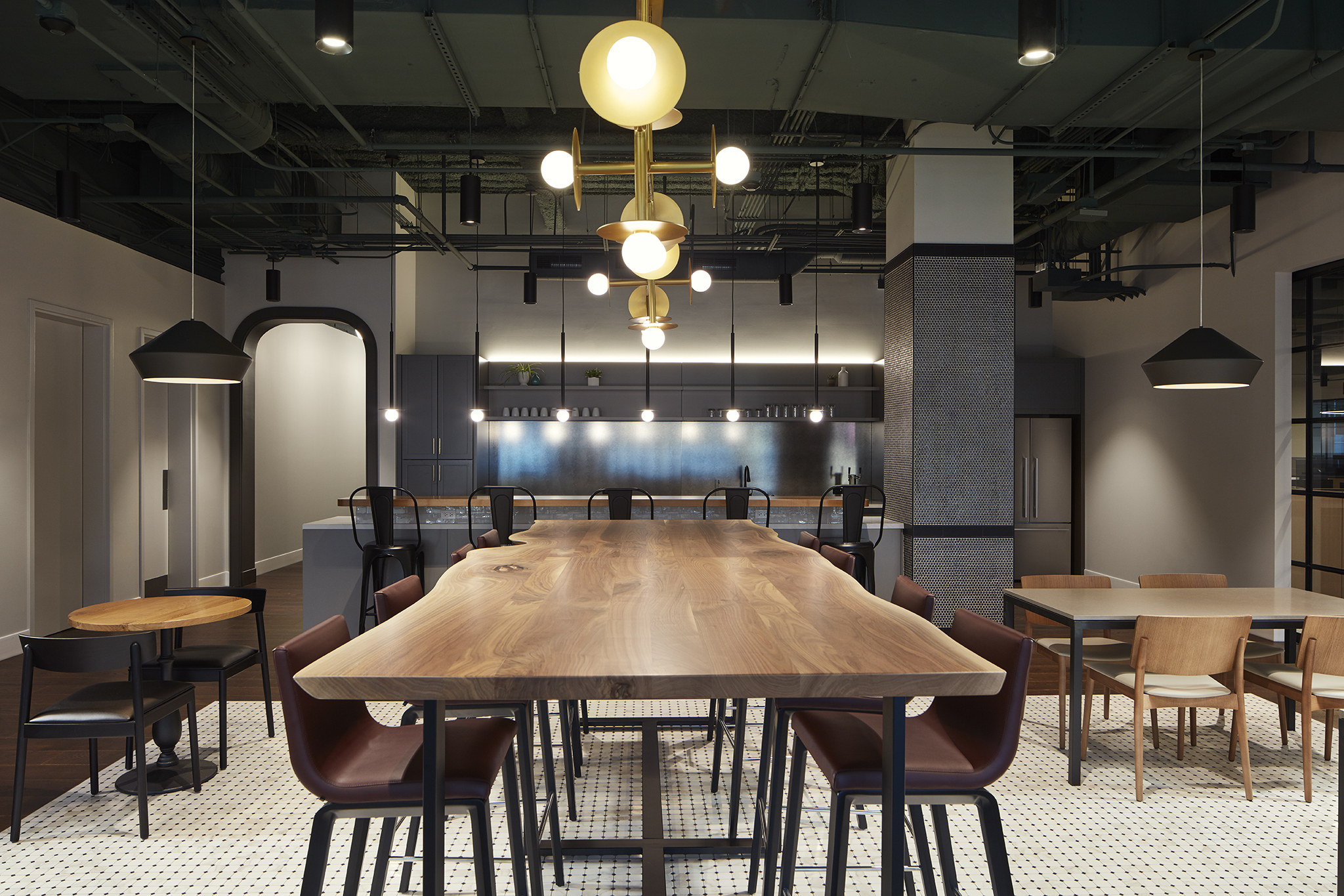 Icon Modern | Community Tables